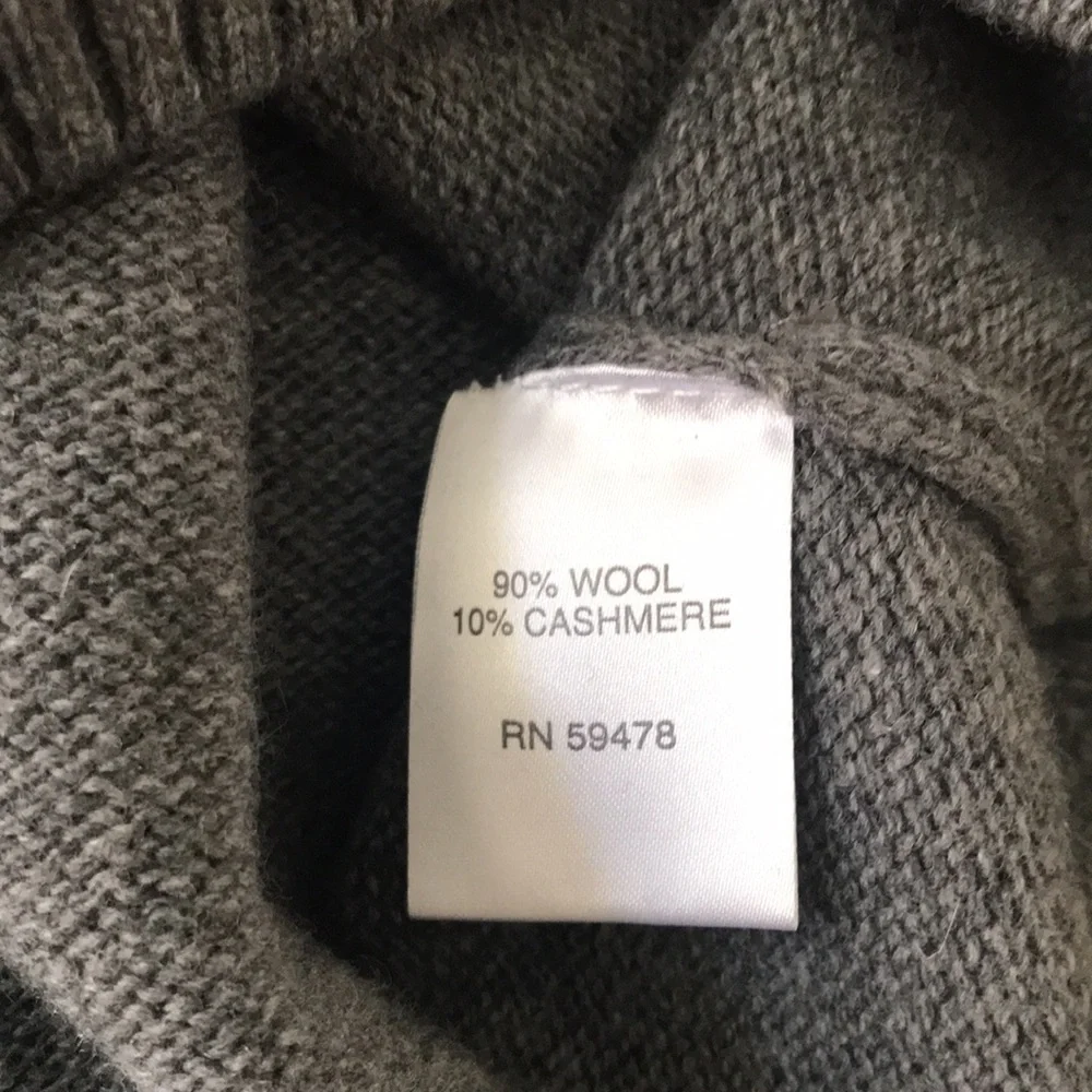 Men’s Paolo Mondo gray merino wool/cashmere v neck sweater, large
